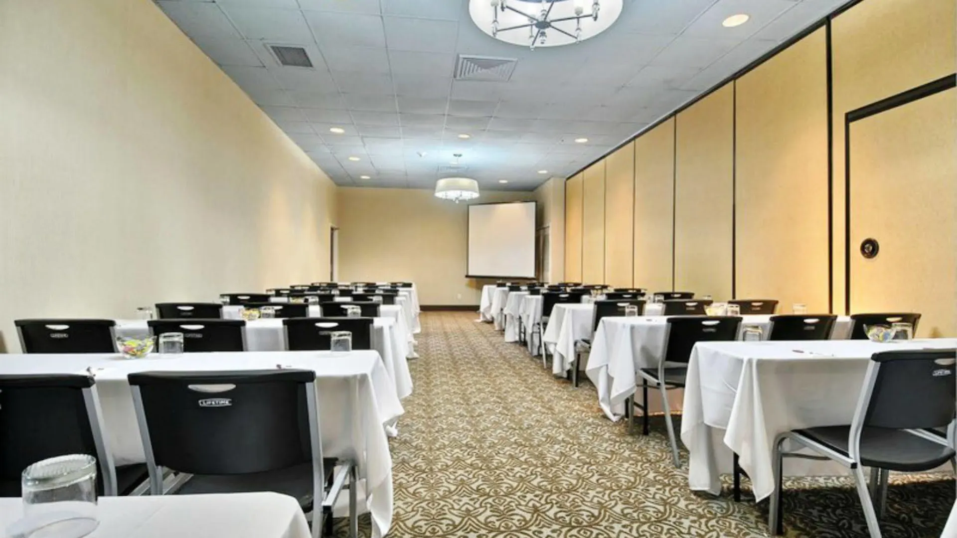 Travelodge By Wyndham Memphis Airport/Graceland Hotel